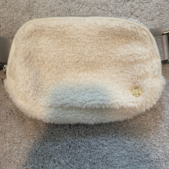 Lululemon Everywhere Fleece Belt Bag - Picture 9 of 10
